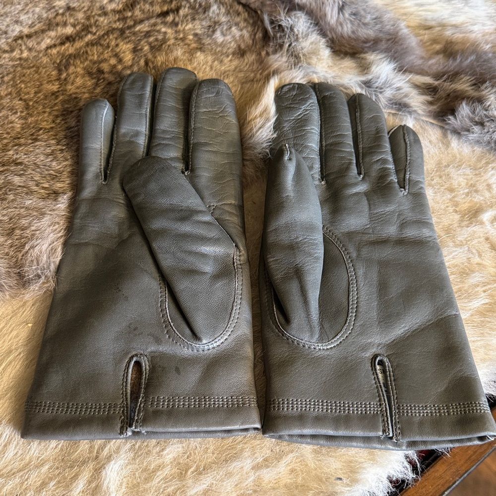 Elegant Gray Leather Gloves L (800) - Picture 2 of 3